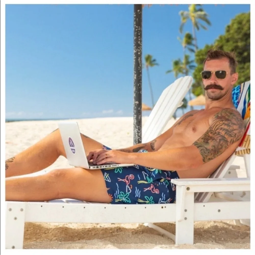 Chubbies The Neon Lights Classic Swim Trunk- Men's Small - Palm Tree, Flamingo